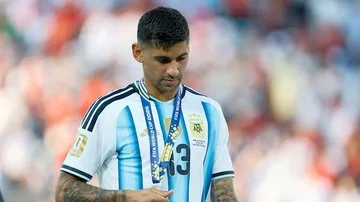 Momen Cristian Romero Cuekin Jabat Tangan Donald Trump Usai Final Piala Dunia 2026