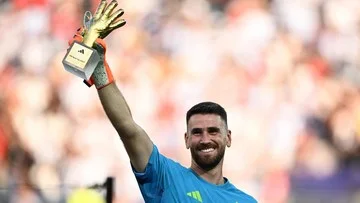Unai Simon Catat Rekor Piala Dunia, Puji Lini Belakang Spanyol