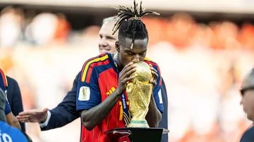 Nico Williams Persembahkan Medali Piala Dunia untuk Sang Ibunda