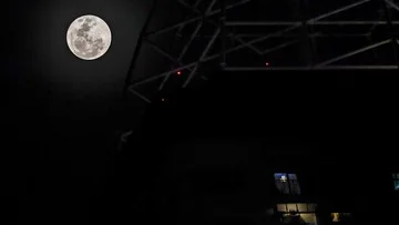 Astronom Berhasil Foto Jarak Dekat 'Bulan Mini' Bumi untuk Pertama Kali