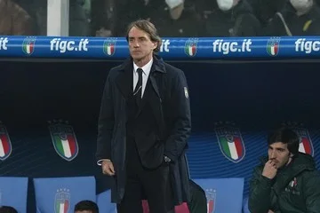 Cesc Fabregas Dukung Roberto Mancini Kembali Latih Timnas Italia