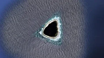 Deretan Temuan Aneh di Google Earth: Pulau Hantu hingga Bunker Pesawat