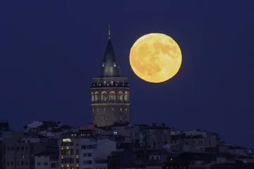 Pesona Buck Moon Hiasi Langit Malam di Berbagai Negara