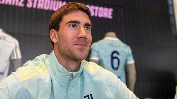 Vlahovic Menanti Barcelona, Pantau Situasi Julian Alvarez