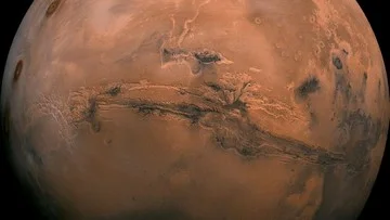 Meteorit Mars Ungkap Kandungan Permata Merah