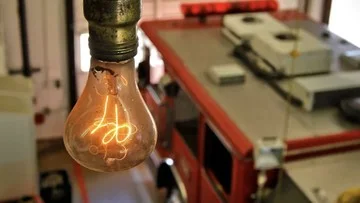 Misteri Bola Lampu Menyala 125 Tahun, Bukti Teori Konspirasi?