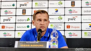 Pelatih Persib Keluhkan Jadwal Final Piala Presiden, Minim Waktu Istirahat