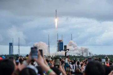 China Kembali Perkuat Jaringan Satelit Internet dengan Long March-8A