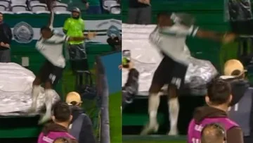 Apes! Selebrasi Gol Berujung Jatuh ke Lubang, Gol Dianulir VAR