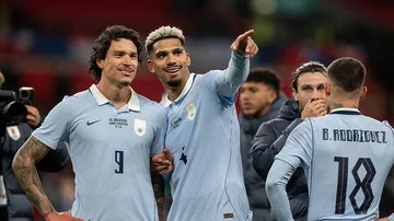 Darwin Nunez Ucapkan Selamat untuk Ronald Araujo di Liverpool