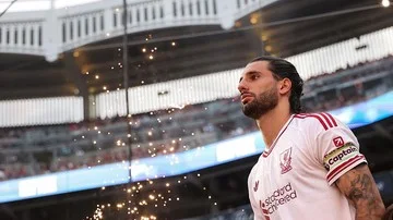 Liverpool Luncurkan Jersey Tandang Klasik Bergaya 1980-an