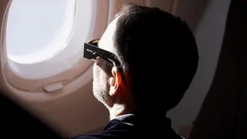 Gerhana Matahari Total Terlihat Unik dari Ketinggian di Langit Spanyol