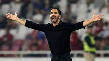 Sambut Ruben Amorim, Mazraoui Fokus Songsong Musim Baru MU