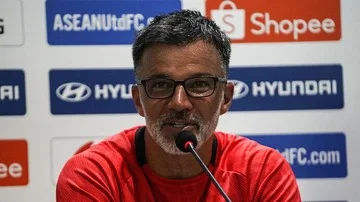 Anthony Hudson Tegaskan Profesionalisme Jelang Duel Kontra Ilhan Fandi