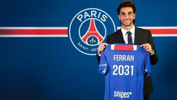 Ferran Torres Tinggalkan Barcelona dan Resmi Bergabung ke Paris Saint-Germain