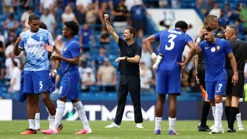 Xabi Alonso Tersentuh Sambutan Hangat Publik Stamford Bridge