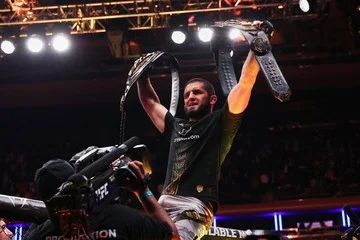 Islam Makhachev Bekuk Ian Garry untuk Jaga Gelar Juara di UFC 330