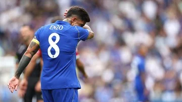Enzo Fernandez Dicemooh Suporter Sendiri di Tengah Ketidakpastian Masa Depan