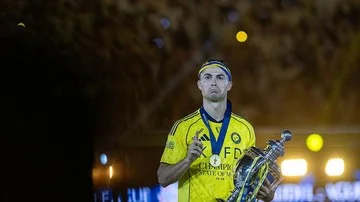 Cristiano Ronaldo Isyaratkan Pensiun Akhir Musim Ini Setelah 25 Tahun Berkarier