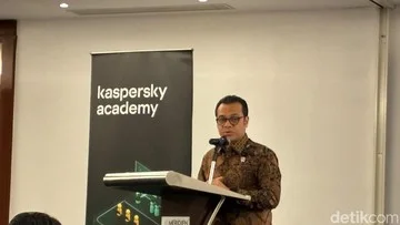 Penipuan AI Rugikan Indonesia Rp 9,1 Triliun, Wamenkomdigi Ungkap Modusnya