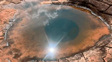 Penampakan Mata Naga di Thailand Berasal dari Erosi Batu Pasir