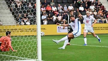 Aksi Calvin Verdonk Warnai Kemenangan Perdana Lille atas Angers