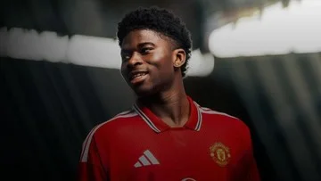 Carlos Baleba Resmi Gabung Manchester United dengan Kontrak Lima Tahun