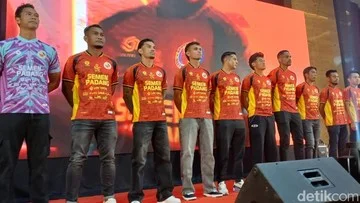 Semen Padang Boyong Nil Maizar Demi Sabet Trofi Championship