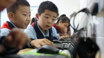 Revolusi AI di China Guncang Pasar Kerja Saat Penggunaan Teknologi Melonjak
