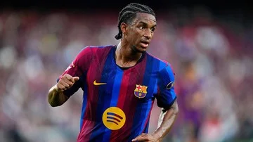 Diincar MU, Alejandro Balde Pilih Bertahan di Barcelona demi Rebut Posisi