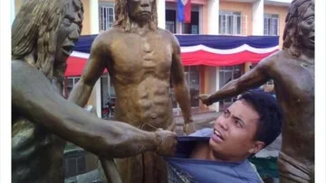 Kumpulan Aksi Menggelitik saat Orang Berpose Menyerupai Patung