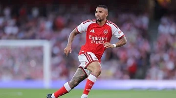 Gabriel Jesus Tebar Senyum di Barcelona Jelang Tes Medis Transfer