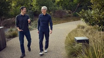 Tim Cook Pergi, Harapan Penggemar Apple pada Kepemimpinan John Ternus