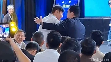 Momen Kehangatan Shin Tae-yong Bersama Erick Thohir di Jakarta