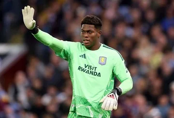 Zion Suzuki Ukir Sejarah Jadi Kiper Pertama Jepang di Premier League Bersama Aston Villa