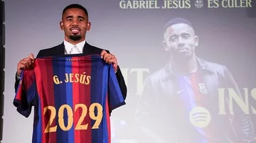 Hansi Flick Mengaku Terkejut Barcelona Bisa Rekrut Gabriel Jesus