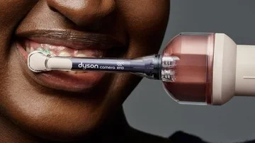 Dyson Rilis Sikat Gigi Pintar Berteknologi Kamera AI dan Semburan Obat Kumur