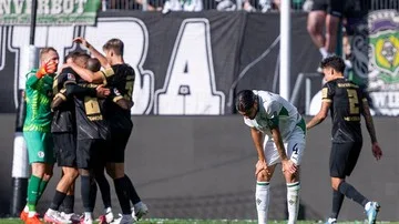 Kevin Diks Main Penuh, Gladbach Takluk 3-4 dari Elversberg