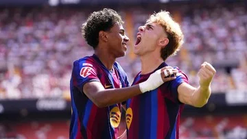 Pesta gol ke gawang Valencia kokohkan posisi puncak Barcelona di LaLiga