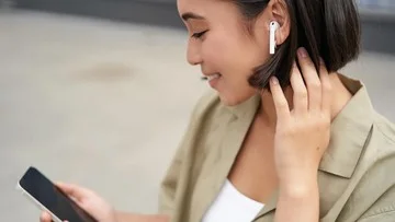 10 Tahun AirPods: Perjalanan Perangkat Audio Nirkabel Mengubah Tren TWS