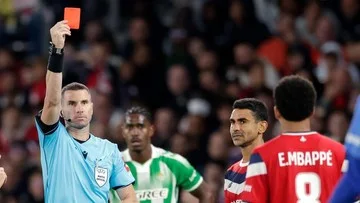 Drama Kartu Merah Ethan Mbappe Warnai Kekalahan Lille dari Real Betis