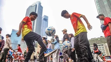 Aksi Perkenalan FIFA ASEAN Cup 2026 Sedot Perhatian Warga