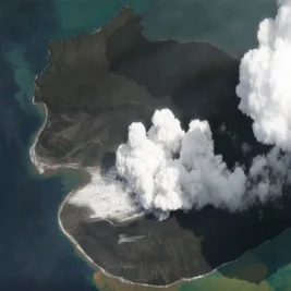 Studi Geologi Ungkap Faktor Bentuk Asimetris Pulau Anak Krakatau