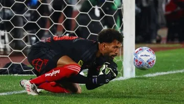 Vozinha Kebobolan Gol Konyol di Klub Baru Colo-Colo Usai Bersinar di Piala Dunia