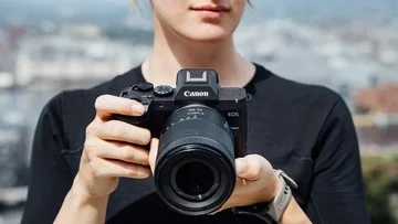 Kamera Full-Frame Canon EOS R8 Mark II Hadir Membawa Desain Klasik