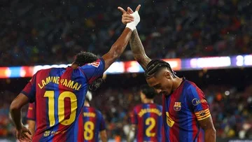 Hattrick Raphinha Warnai Kemenangan Telak Barcelona atas Racing
