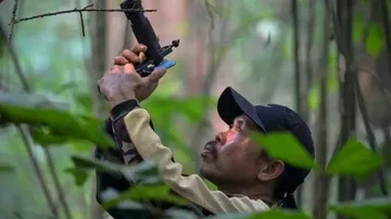 Warga Kalimantan Raup Cuan Lewat Program Pemotretan Satwa Liar