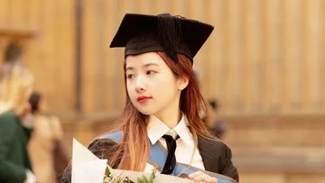 Kisah Influencer Cantik Lulusan Terbaik Oxford yang Kuasai Matematika