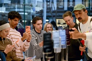 Apple Store Sydney Diserbu Warga pada Peluncuran iPhone 18 Pro