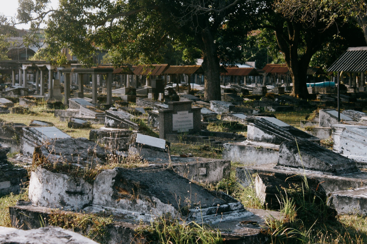 Makam Unik dan Spesial di Trotoar Solo-Sukoharjo Bikin Salah Fokus! Nisan Bertuliskan Aksara Jawa, Makan Siapa Itu?